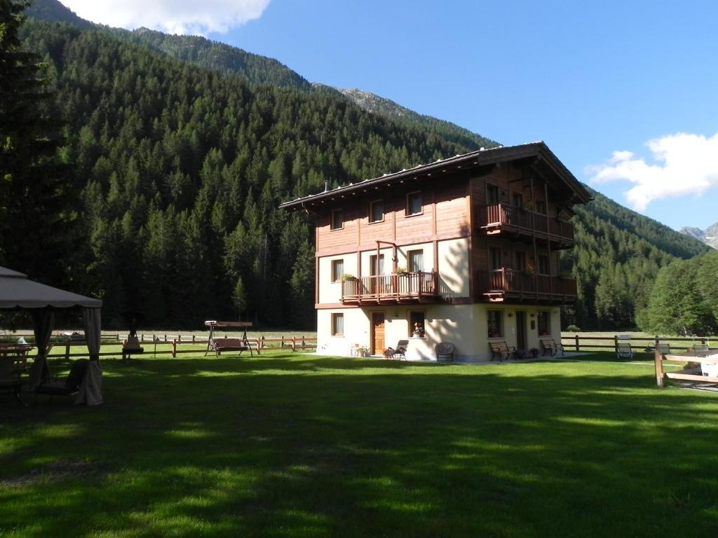 Villa Americana Chambres D'Hotes Champoluc Esterno foto