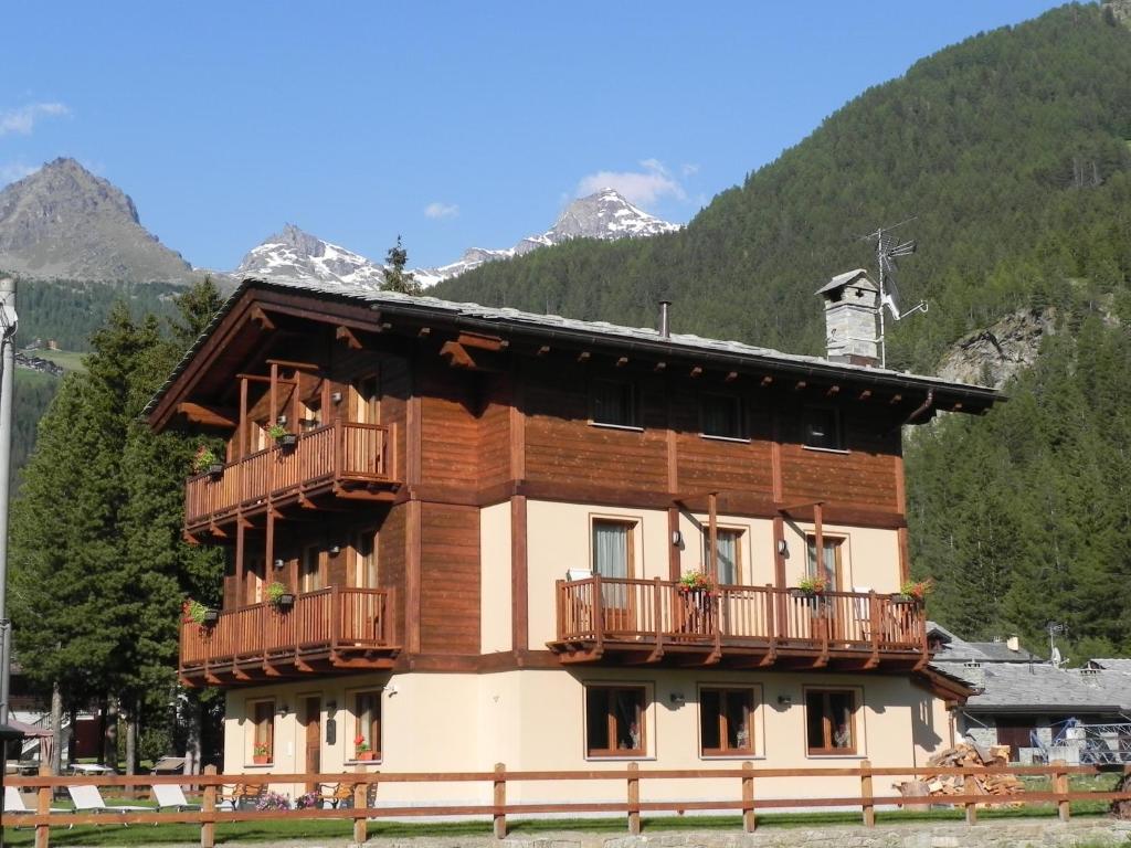 Villa Americana Chambres D'Hotes Champoluc Esterno foto