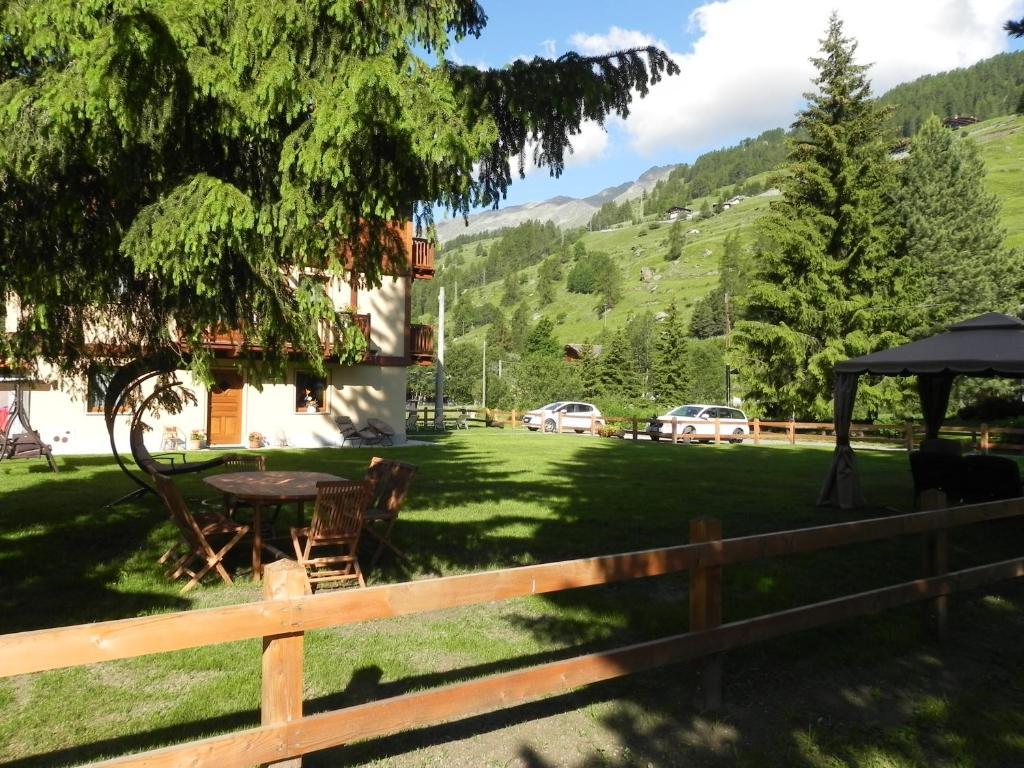 Villa Americana Chambres D'Hotes Champoluc Esterno foto