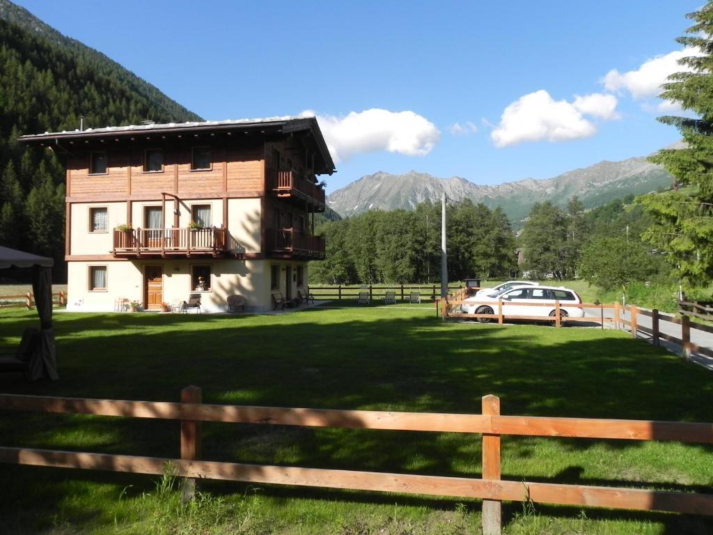 Villa Americana Chambres D'Hotes Champoluc Esterno foto