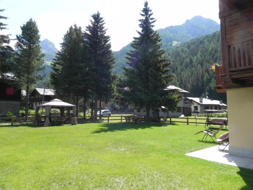 Villa Americana Chambres D'Hotes Champoluc Esterno foto