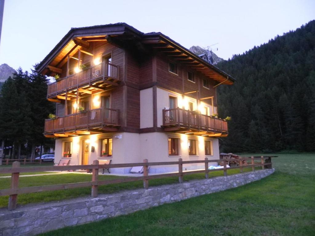 Villa Americana Chambres D'Hotes Champoluc Esterno foto