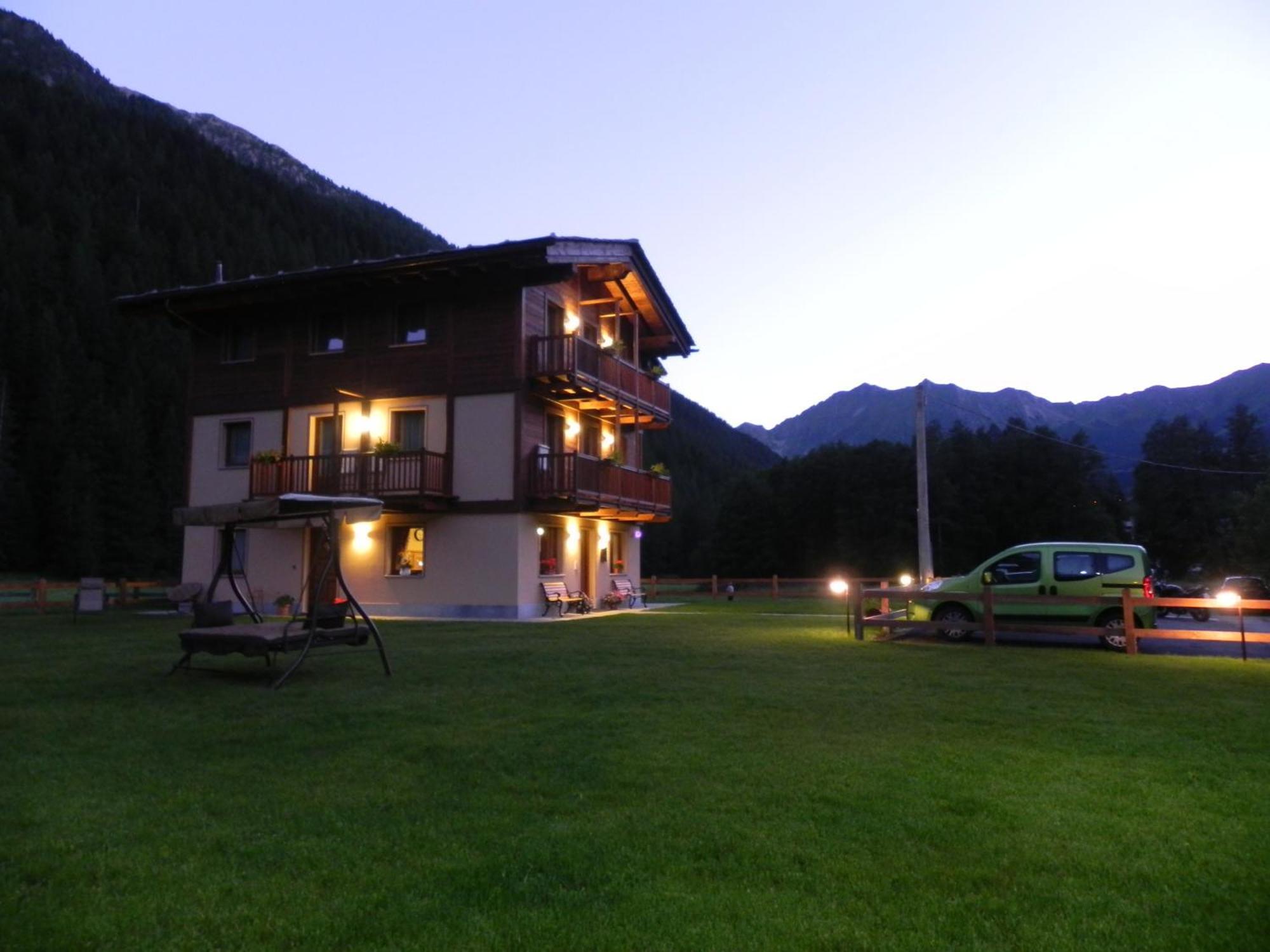 Villa Americana Chambres D'Hotes Champoluc Esterno foto