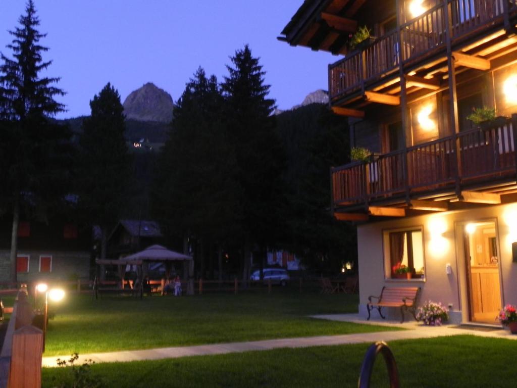Villa Americana Chambres D'Hotes Champoluc Esterno foto