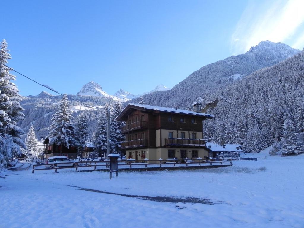 Villa Americana Chambres D'Hotes Champoluc Esterno foto